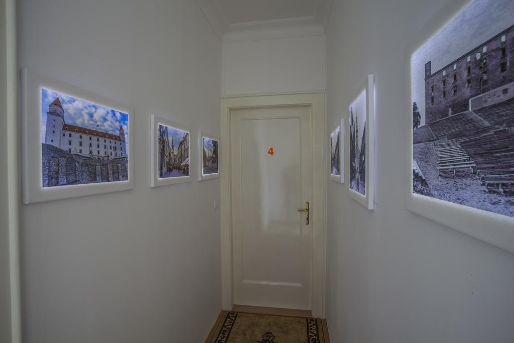 Luxury Air-Conditioned Rooms In Old Town Pressburg Exterior foto