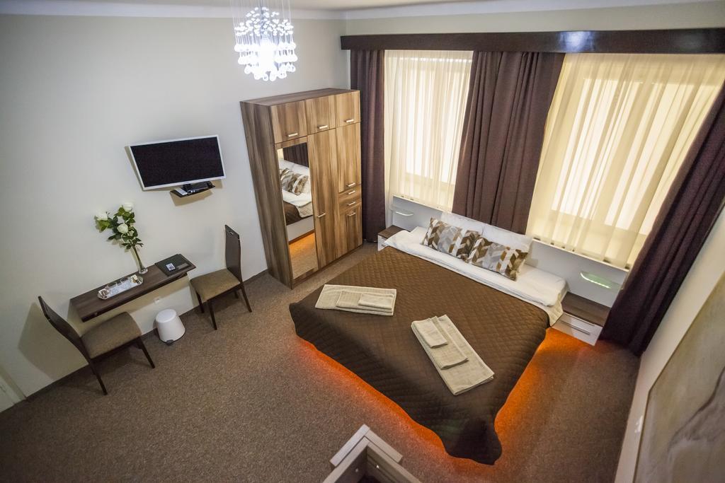 Luxury Air-Conditioned Rooms In Old Town Pressburg Exterior foto